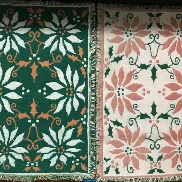 Set of 2 reversible poinsettia pattern fabric placemats - Picture 1 of 5